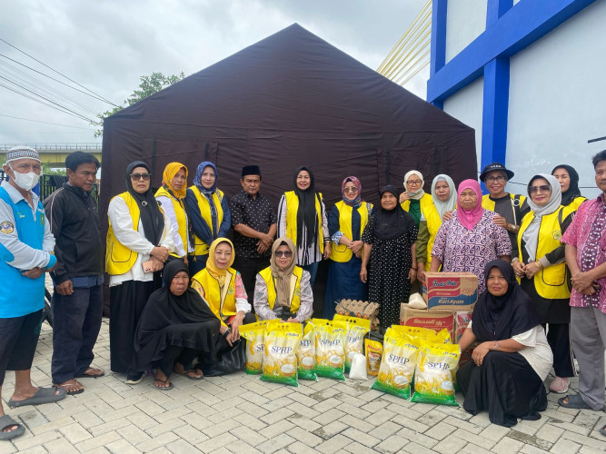 DPD Pengajian Alhidayah Provinsi Riau Serahkan Bantuan Korban Banjir Pekanbaru